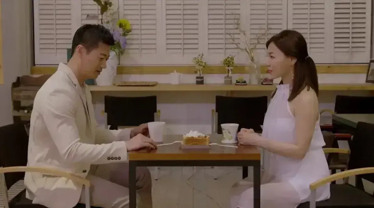 韩国电影《邻居家妻子》未删减1080P韩语中字-我邻居的老婆百度网盘夸克迅雷下载-高清在线观看《邻居家妻子》-乏味婚姻中的情感越界-完整版免费看